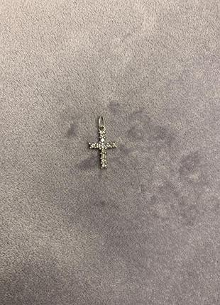 Срібний хрестик з цирконами