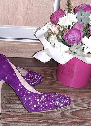 Туфли замшевые в камнях