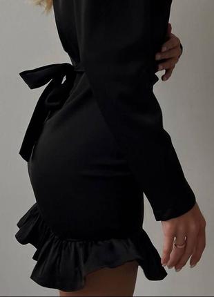 Неймовірна сукня з рукавами вирізом на спині зав'язках з поясом коротка по фігурі з рюшами вечірня новорічна4 фото
