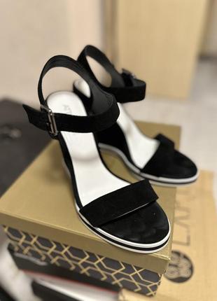 Босоніжки attizzare