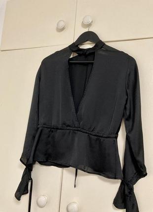 Чорна блуза з вирізами від бренду iva nikolina5 фото