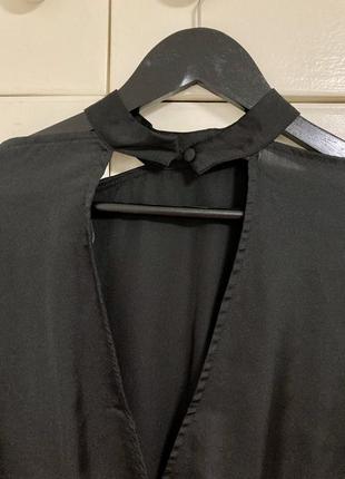 Чорна блуза з вирізами від бренду iva nikolina6 фото