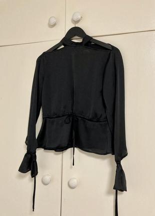 Чорна блуза з вирізами від бренду iva nikolina4 фото