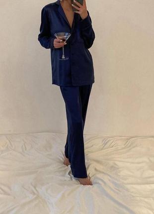 Невероятный шелковый костюм в пижамном стиле рубашка с поясом на пуговицах брюки брюки свободного прямого кроя вечерний новогодний3 фото