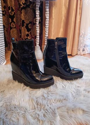 Кожаные лакированные ботиночки