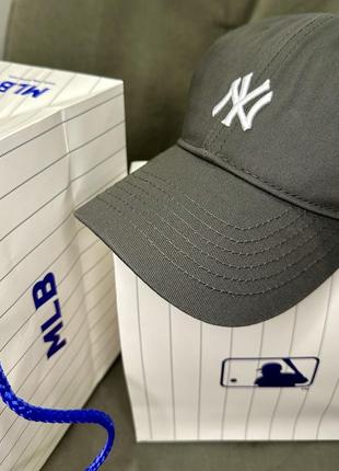 Кепка mlb ny в наявності в сірому  кольорі