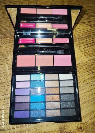 Ралетка теней, румяна для макияжа perfect colour