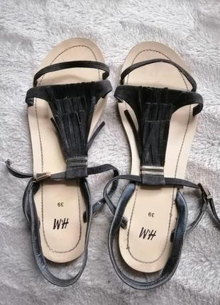 Босоножки на низком ходу замшевые с бахромой кисточками сандали h&m 39размер6 фото