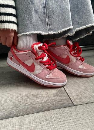 Nike sb dunk low x strange love valentine's day4 фото