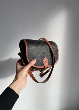 Женская сумка celine medium folco bag in triomphe canvas and calfskin tan6 фото