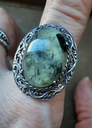 Дизайнерское шикарное серебряное кольцо 925 с пренитом