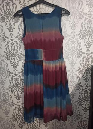 Цветное летнее платье с глубоким вырезом. размер 444 фото