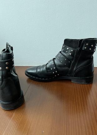 Ботинки с закльобками, кожаные stradivarius4 фото