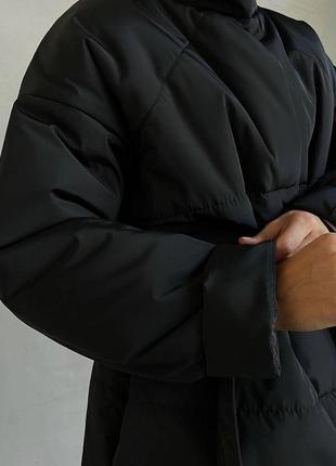 Стильна та тепла зимова чорна сучасна куртка з поясом 20244 фото