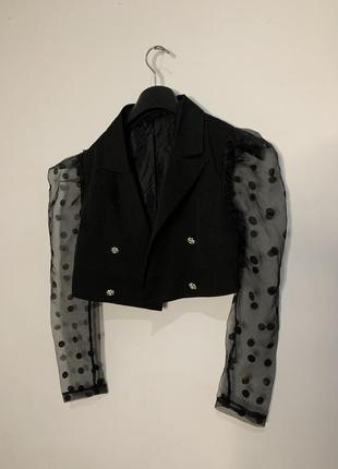 Черный укороченный пиджак с объемными рукавами1 фото