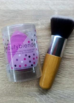 Спонж та пензель для всіх видів тональних основ