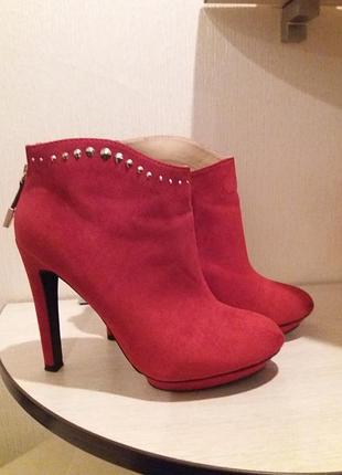 Стильные сапожки zara