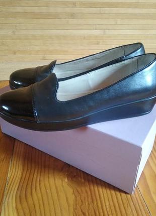 Шкіряні туфлі, балетки