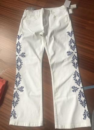 Новые белые джинсы с вышивкой mango3 фото