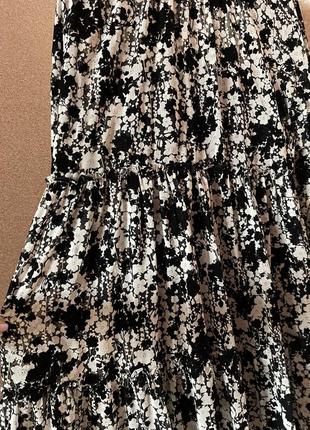 Короткое платье в черно-белый принт4 фото