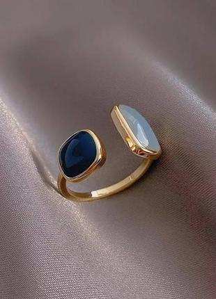 Женский кольцо с камнями1 фото