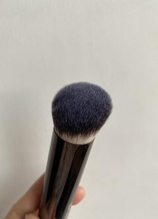 Hourglass vanish foundation brush пензлик для тону кисть5 фото