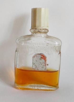 Парфюм красный москва винтаж