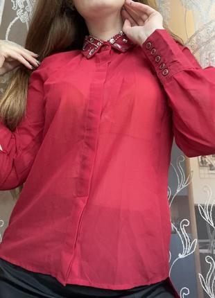 Красная блузка с вышитым воротничком2 фото