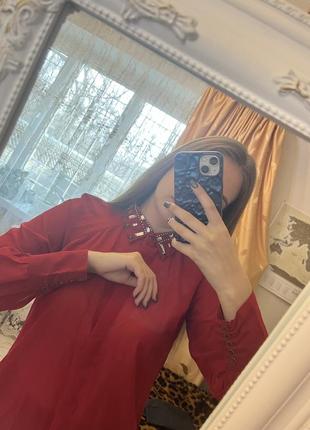 Красная блузка с вышитым воротничком4 фото