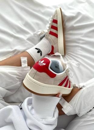 Стильные женские кроссовки adidas campus crystal scarlet premium бежевые с красным8 фото