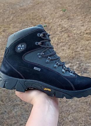 Треккинговые ботинки merrell на системе gore-tex.