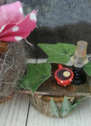 Ежик с отмешком на скамейке