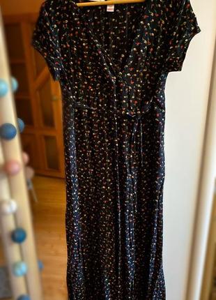 Жіноча довга сукня у квітковий принт на запах