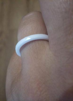 Новое кольцо из белой ювелирной керамики "грани"4 фото