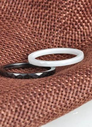 Новое кольцо из белой ювелирной керамики "грани"3 фото