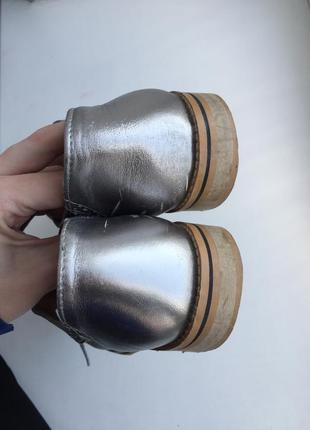 Стильные кожаные туфли броги  topshop с разрезами 39 р. оксфорды металлик, серебристые8 фото