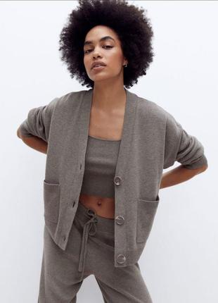 Стильный, теплый, сведр- кардиган h&m.