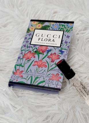 Gucci flora gorgeous magnolia💥оригинал миниатюра пробник 1,5 мл mini spray в книжке2 фото
