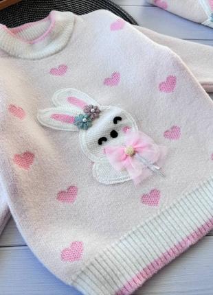 Невероятно красивый, стильный свитерик
с зайчиком, сердечка. материал ангора2 фото