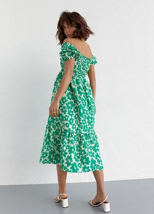 Платье в крупные цветы с открытыми плечами - зеленый цвет, m (есть размеры)2 фото