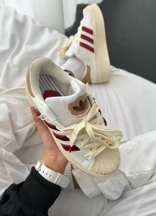 Нереально милые женские кроссовки на платформе adidas superstar bonega strawberry cream молочные с красным8 фото