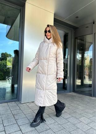 Длинная куртка пальто пуховик молочного цвета с капюшоном стильная женственная длинная теплая зимняя6 фото