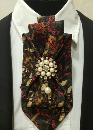 Жіноча краватка з ретро брошкой3 фото