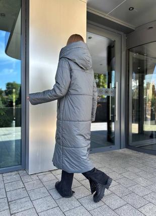 Длинное пальто куртка пуховик теплая зимняя с капюшоном с карманами на замке на застежках серого цвета графит8 фото
