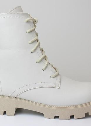 Белые молочные ботинки кожаные зимняя женская обувь на меху с застёжкой cosmo shoes new kate moko bs2 фото