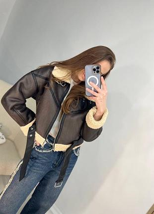 Укороченная коричневая дубленка на меху барашка