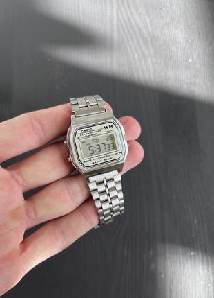 Casio a159w / наручний годинник / ретро. срібний з білим циферблатом