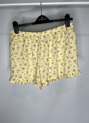 Жёлтый пижамный комплект из вискозы для дома и сна в цветочный принт с шортами day dreams duvet days m&s collection🔥7 фото