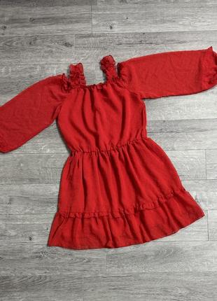 Платье с открытыми плечами из воздушного шифона в горошек8 фото