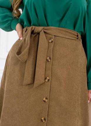 Спідниця жіноча міді, вельветова, а-силуету, з кишенями, батал, однотонна, світло-коричнева2 фото